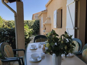 **Gruissan : Villa Climatisée, 6 Pers, Piscine, Accès Direct Plage, Parking, Commerces Proches** - FR-1-796-53